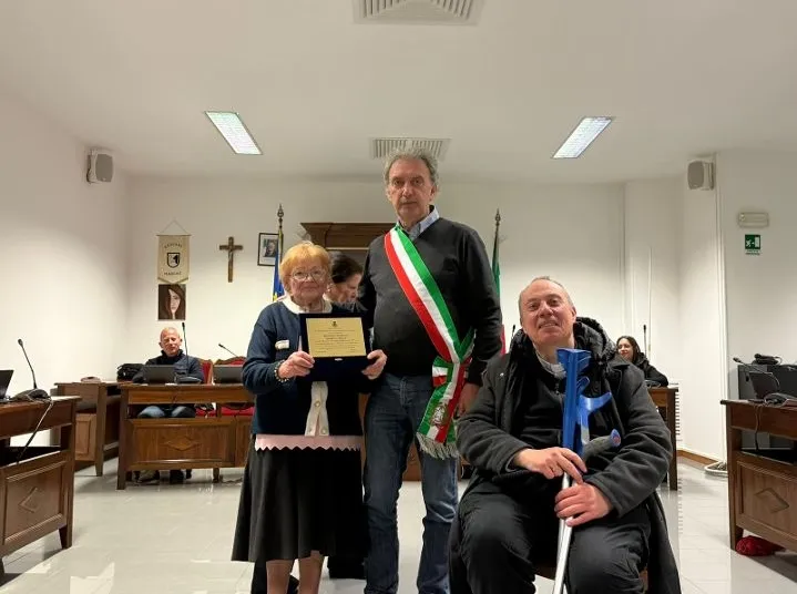 Berta e Agnese Gambini con il sindaco