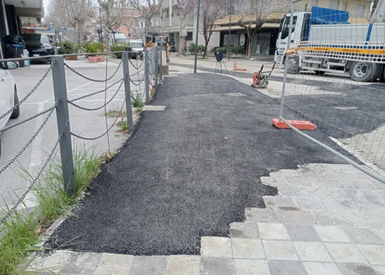 Rattoppone in via Repubblica