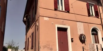 Gabicce Monre, la Casa Rossa: ex palazzo comunale, ex scuola