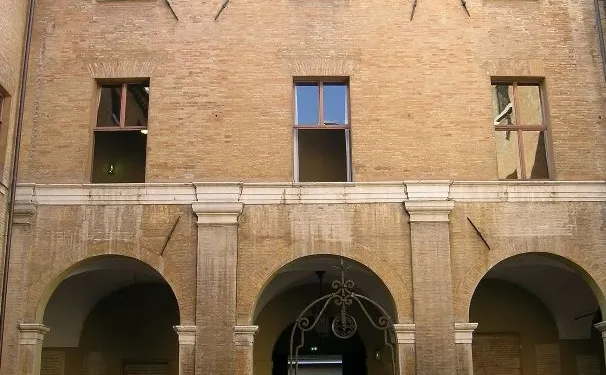 Biblioteca Gambalunga, il cortile