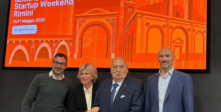 Da sinistra: Matteo Merlini, Responsabile Marketing e Digitalizzazione di RivieraBanca; Maria Letizia Guerra, Delegata all'Impegno pubblico dell'Università di Bologna - connessione scuole e collegamento Unibo; Fausto Caldari, presidente di RivieraBanca e Gianluca Metalli, CEO di Fattor Comune.