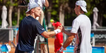 Stretta di mano De Jong e Bondioli