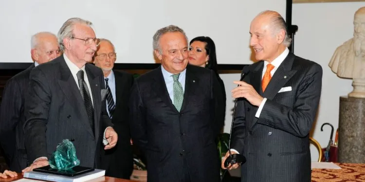 Franco Moschini e Giorgio Girelli pemiano Luigi Moretti in Campidoglio