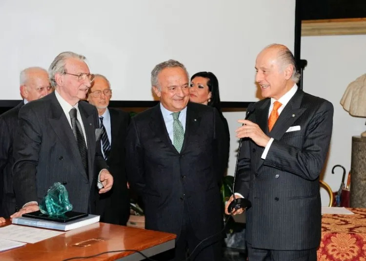 Franco Moschini e Giorgio Girelli pemiano Luigi Moretti in Campidoglio