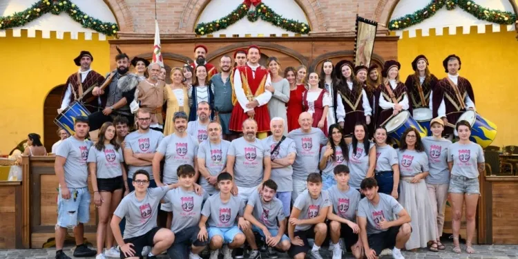 Foto di gruppo con volontari