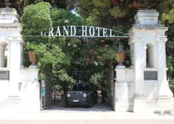 Finanza e sigilli al Grand Hotel di Riccione, 28 luglio 2026. ANSA/ MIRCO PAGANELLI