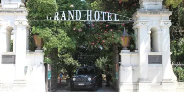 Finanza e sigilli al Grand Hotel di Riccione, 28 luglio 2026. ANSA/ MIRCO PAGANELLI
