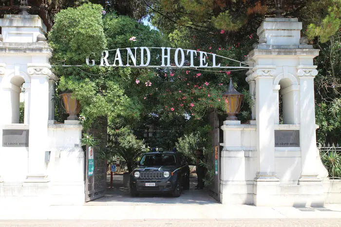 Finanza e sigilli al Grand Hotel di Riccione, 28 luglio 2026. ANSA/ MIRCO PAGANELLI
