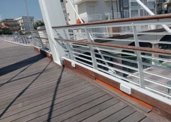 Pontile, la doga svitata appena dopo il lavoro