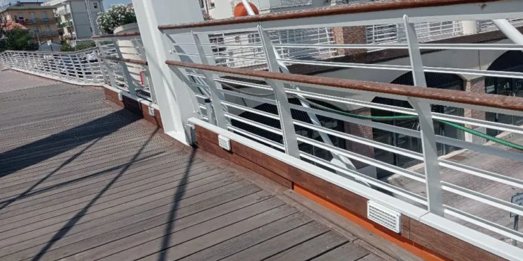 Pontile, la doga svitata appena dopo il lavoro