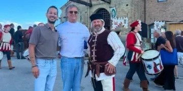 Brunello Cucinelli al centro. Alla sua sinistra Pierpaolo Saioni e Niko Di Mastroberardino, assessore alla Cultura a Mondaino