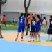 Con la maglia arancione (e capelli bianchi) Giorgio Vagnini, l'allenatore del settore basket