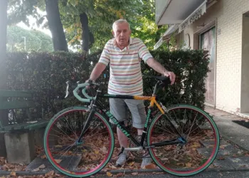 Lele Montanari con la bici di Marco Pantani